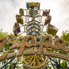Image of the Zipper carnival ride at the Oak Bay Tea Party